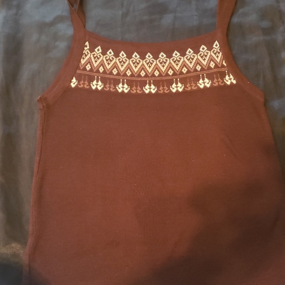 Brown tank top🤎